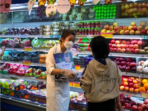2d-one-trien-khai-ke-hoach-sampling-viet-quat-my-tai-17-cua-hang-khu-vuc-tp-hcm